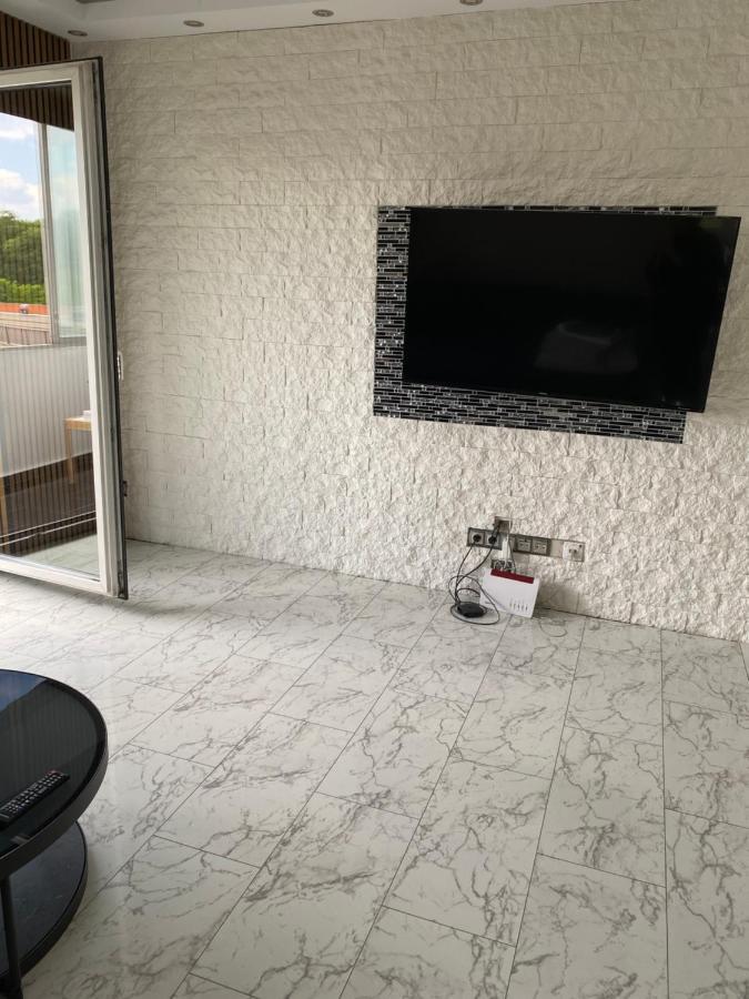 4 Zw M. Blick V. Balkon Auf Lech Apartamento Augsburg Exterior foto